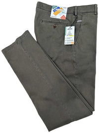 Meyer Casual Trousers are the perfect fit Invisible comfort created by high-performance super-stretch fabrics. 97% Cotton 3% Elastane Made in Romania Two side pockets with rear jetted pockets Fob pocket with contrast trim Internal security pocket with zip Full-extension band with metal Clip + 2 buttons for a firm secure fit with a YKK metal zipper. Pockets & seams are all tapped for extra strength & comfort Size is European regular fit- waist 48=34", 50=35" 52=36", 54=38", 56=40", 58=42", 60=44"