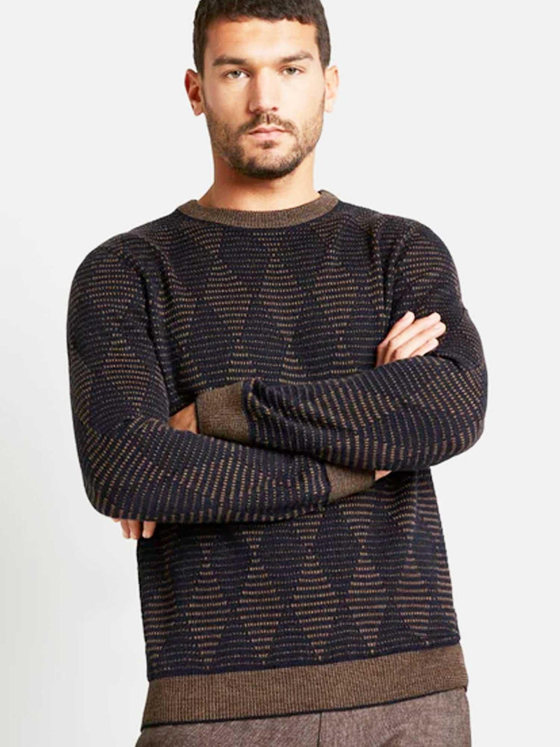 Bugatti 45530 Crew Knit, Wool Blend The round neck sweater with an all-over 2-tone diamond structure is a real eye-catcher. Combining timeless style and contemporary craftsmanship, the Bugatti 45530 Crew Knit exudes effortless sophistication. Enjoy the luxurious feel of the round neck sweater with its striking all-over 2-tone diamond structure, perfect for making a statement wherever you go. Limited Edition